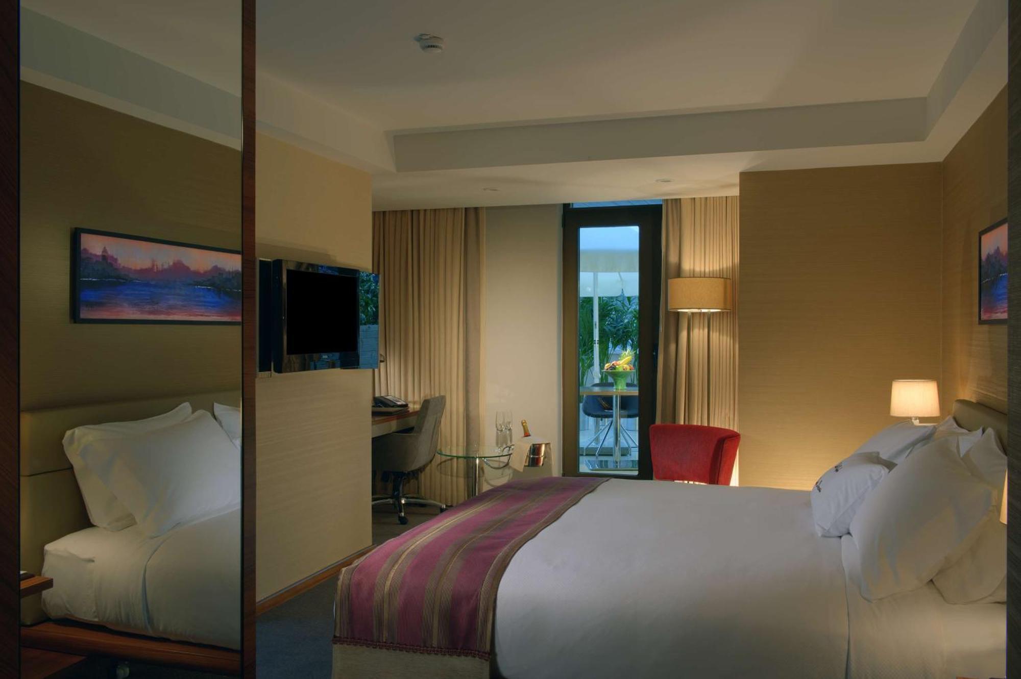 Отель Doubletree By Hilton - Old Town 5*