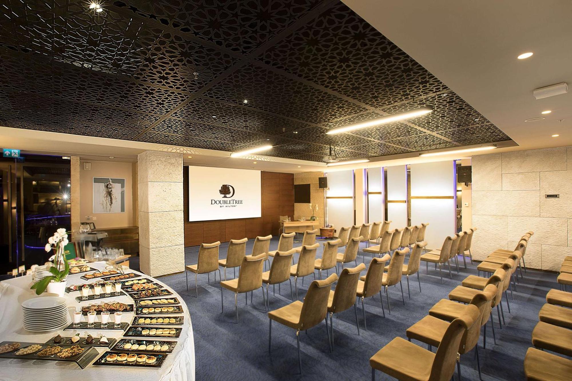 Отель Doubletree By Hilton - Old Town